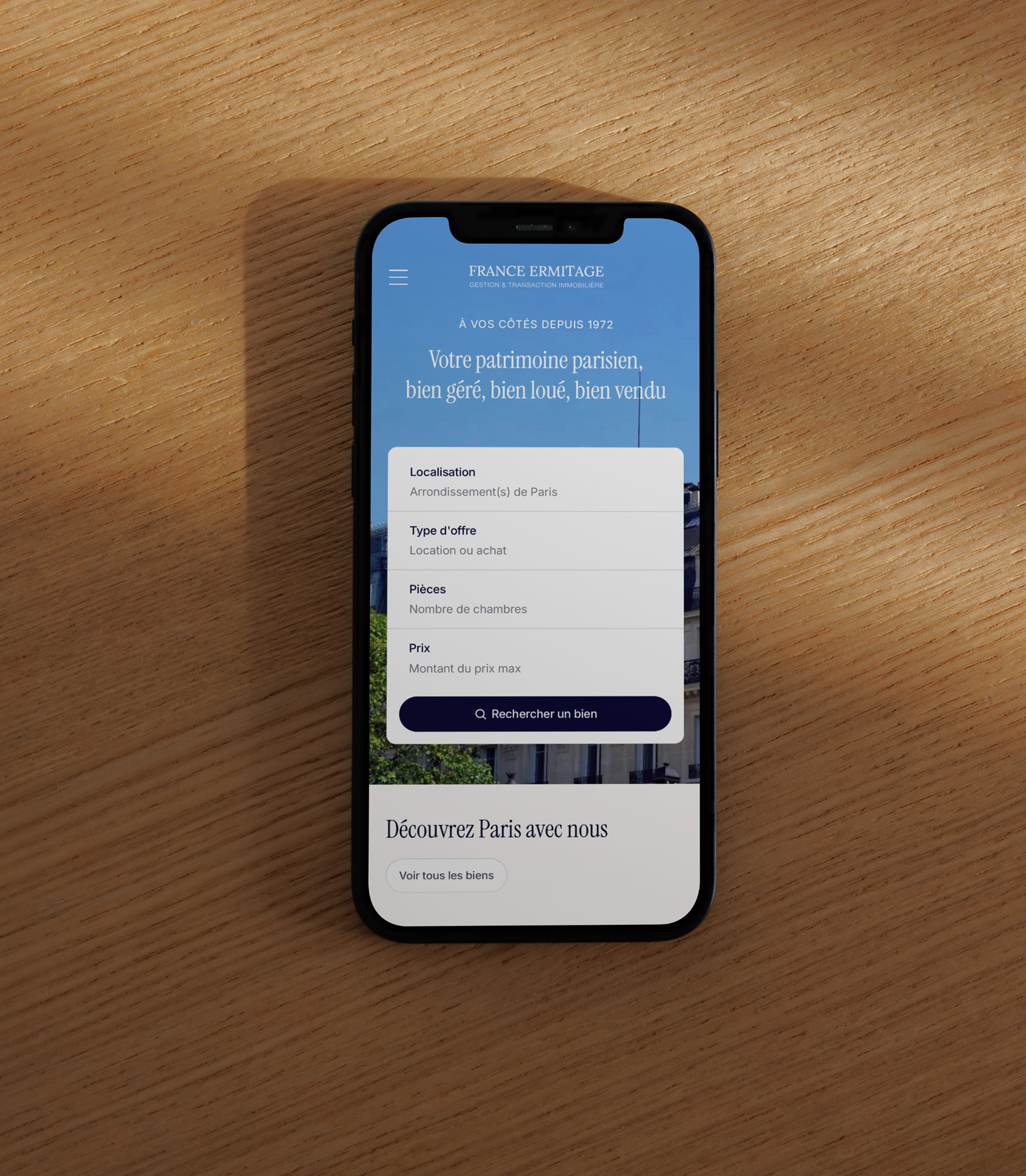 Aperçu d'une page mobile Paris Rental sur smartphone