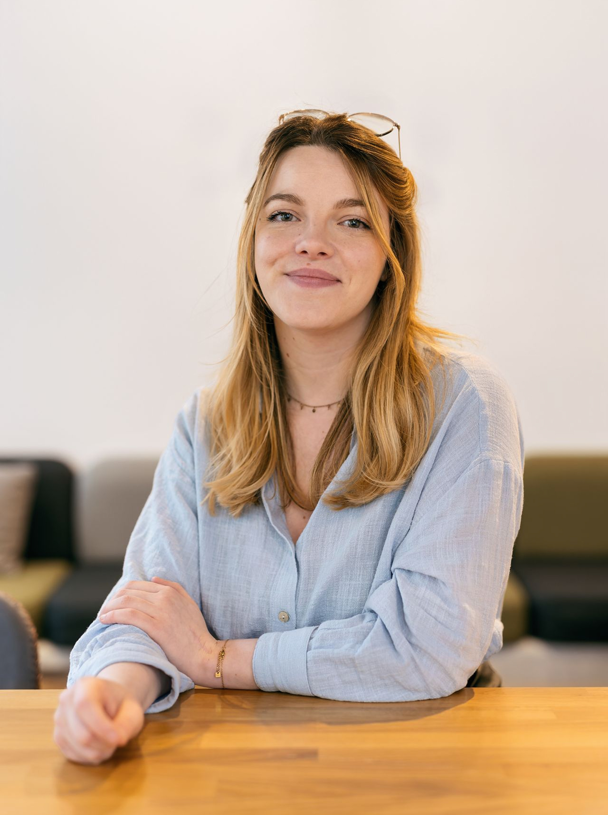 Portrait de Clara Guerville, fondatrice du studio Akta