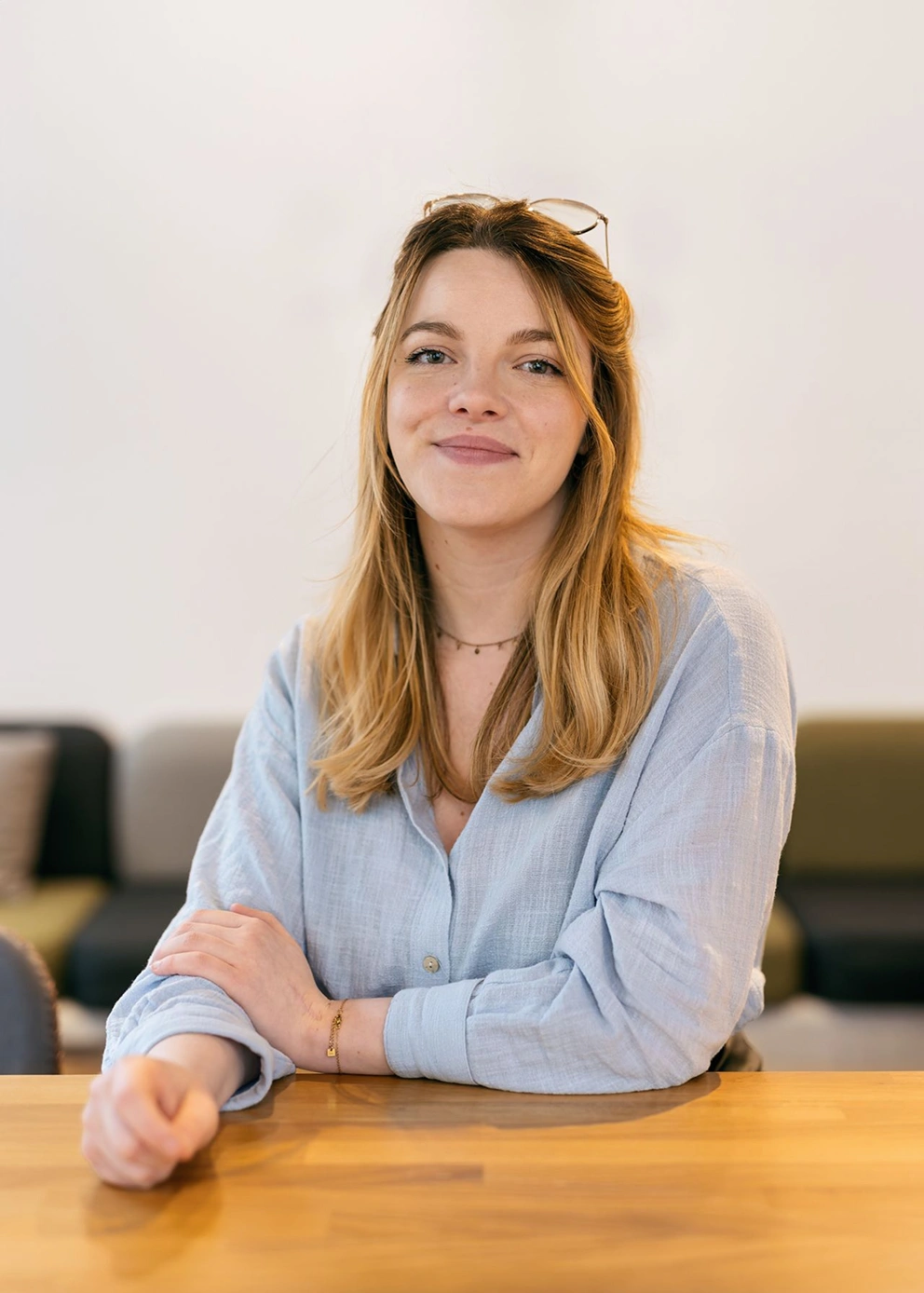 Portrait de Clara Guerville, fondatrice du studio Akta